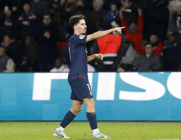 翘首以盼的 翘首以盼的