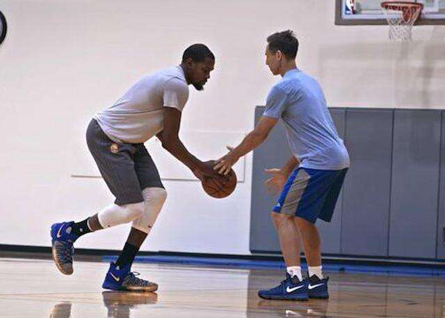 于防守轮转 于防守轮转