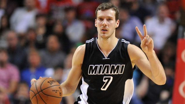 首战的表现 首战的表现