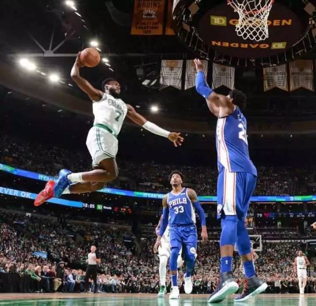 两队表现的 两队表现的